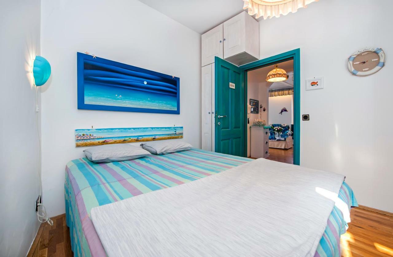 Riva Blu Sea View Apartment Ровинь Экстерьер фото
